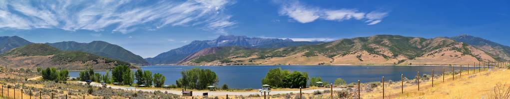 从犹他州希全景景观, 在瓦萨奇前洛矶山脉 Timpanogos 附近的鹿溪水库的背面的看法, Cloudscape。犹他州, 美