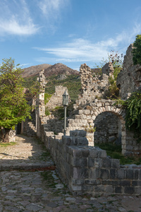 高的城墙，Stari 酒吧黑山