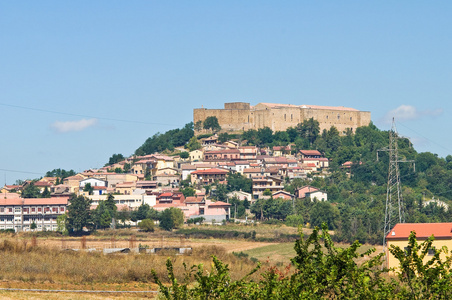 Lagopesole 的全景。巴西利卡塔。意大利