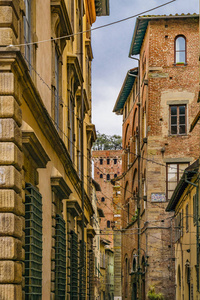 意大利托斯卡纳古城历史中心的中世纪和 reinassance 风格建筑城市街道