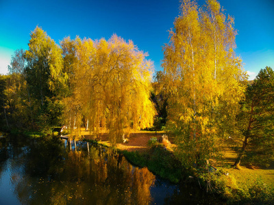 在波兰湖美丽的秋天风景