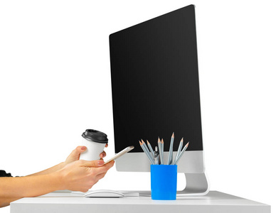 女性手工作与计算机键盘隔绝在白色背景上