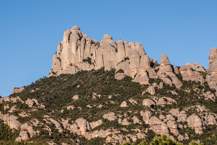 蒙特塞拉特山，在那里你可以看到 cavall 伯纳特，拉