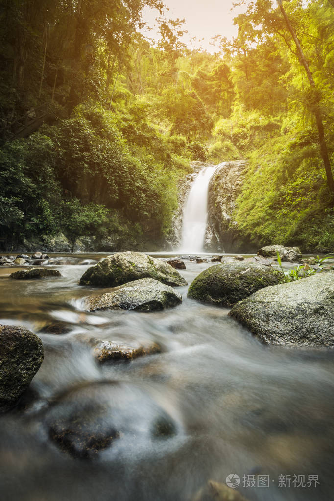 泰国沙旺瀑布自然公园溪流的软水
