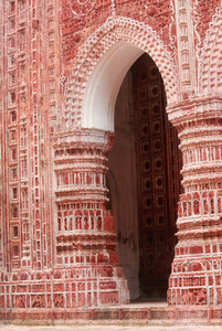 在 18 世纪在孟加拉国的流行 Kantajew 寺壁兵马俑设计