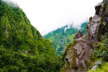 布尔纳保护区的自然景观, 是登山爱好者和尼泊尔最大保护区的热点地区