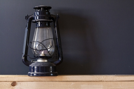 蓝色的煤油灯lampa灯照片