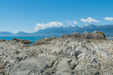 白色海岩石在海滩, Kailoura 东海岸南海岛新西兰自然风景背景