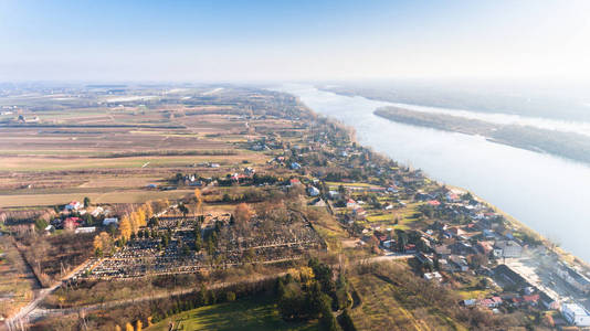 波兰的乡村和河流无人机空中景观观