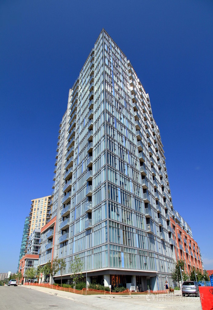 新的高级公寓楼