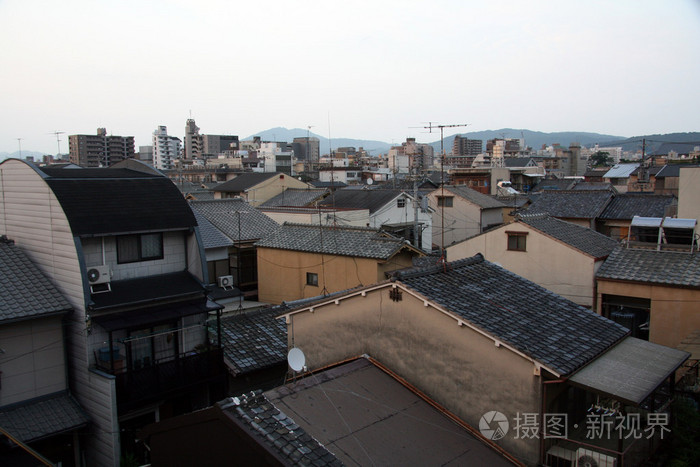 屋顶顶的房子，京都，日本