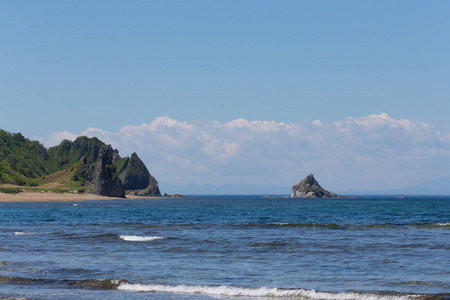 Stolbchaty 角Kunashir 岛西海岸的海角。它由门捷列夫玄武岩熔岩层组成