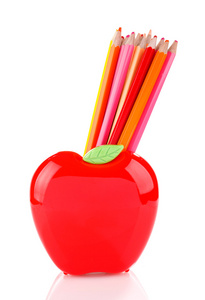 彩色铅笔在苹果形的立场
