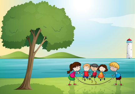 孩子们在大自然中嬉戏玩耍照片