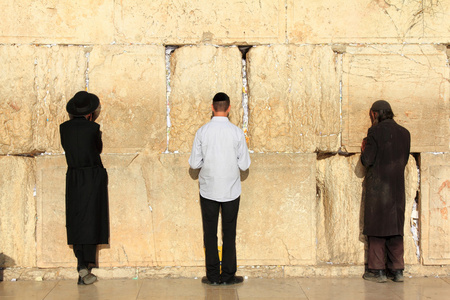 犹太人在耶路撒冷西墙祈祷