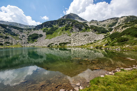Hvoynati 峰值和 Muratovo 湖，皮林山风景