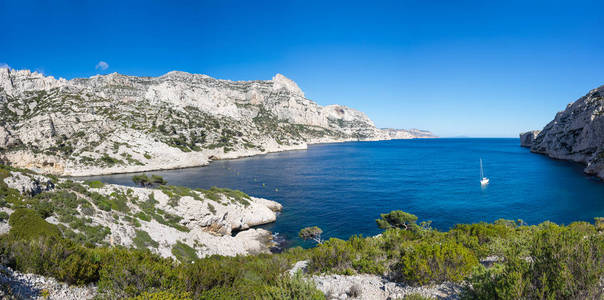 Calanque de Morgiou，位于马赛和黑醋栗，法国之间最大的卡之一