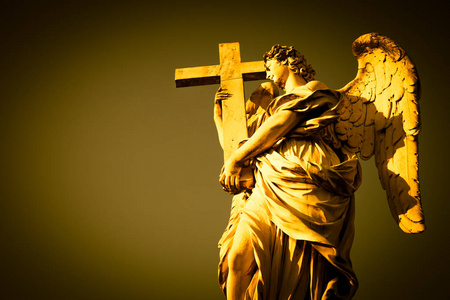 罗马在圣天使堡前面的桥上对灵性,基督教和信仰有用的概念照片