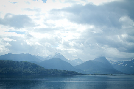 山和海