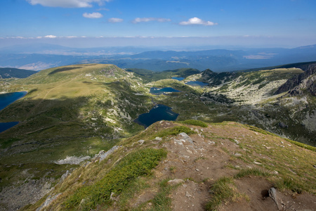 这对双胞胎 三叶 鱼类及较低的湖泊，七里拉湖泊，里拉山