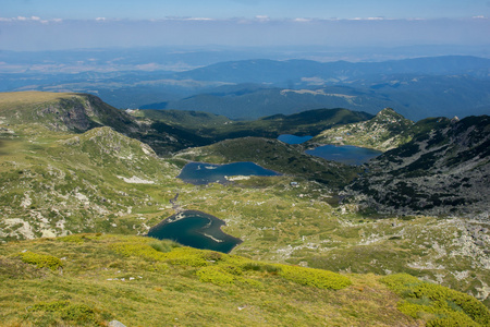 这对双胞胎 三叶 鱼类及较低的湖泊，七里拉湖泊，里拉山