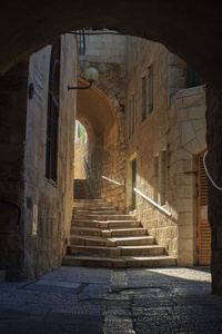 在形式的楼梯在耶路撒冷旧城的街道