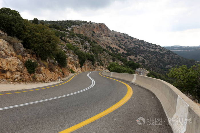 在以色列北部的山区道路