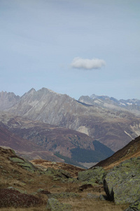 在瑞士的阿尔卑斯山徒步旅行