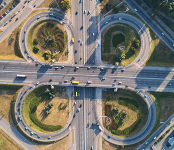 繁忙的公路交叉路口空中景观, 交通理念