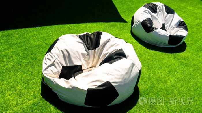 球, 粉扑的形式在草坪上的球瘪