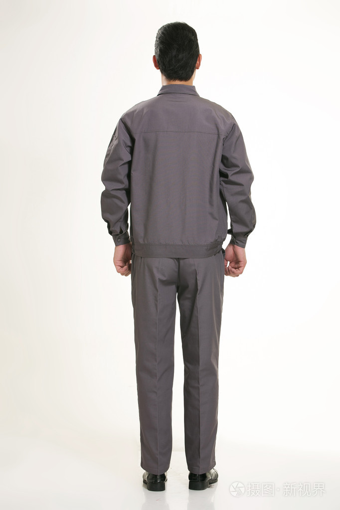 年轻工程师各种职业服装站在白色的背景