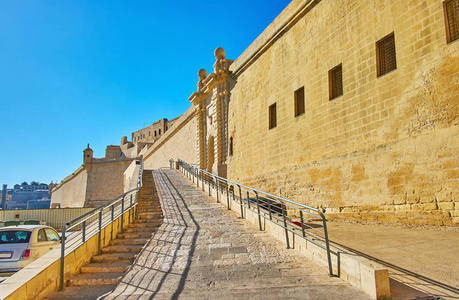 石头上升到圣安吉洛堡一个著名地标中世纪 Birgu Vittoriosa, 马耳他