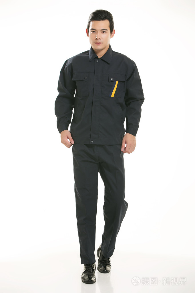 年轻工程师各种职业服装站在白色的背景