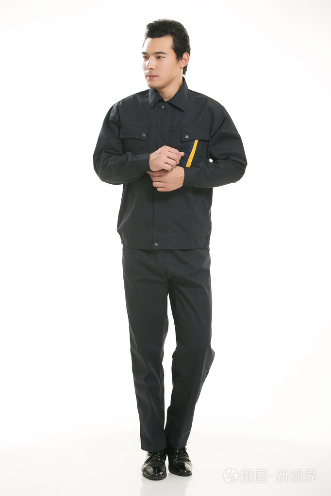 年轻工程师各种职业服装站在白色的背景