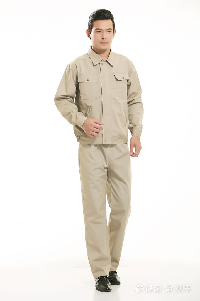 年轻工程师各种职业服装站在白色的背景
