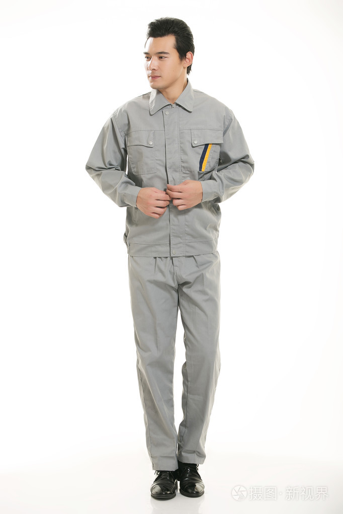 年轻工程师各种职业服装站在白色的背景