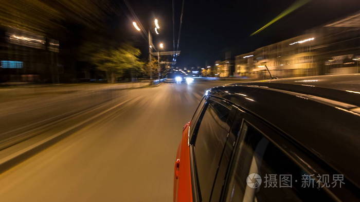 在城市的一条夜航大道上 在一条夜航大道上行驶 道路上的灯光在高速上反射在汽车上 现代城市的快速节奏照片 正版商用图片0amso2 摄图新视界 在城市的一条夜航大道上 在一条夜航大道上行驶 道路上的灯光在高速上反射在汽车上 现代城市的快速节奏照片 正版商用图片0amso2 摄图新视界