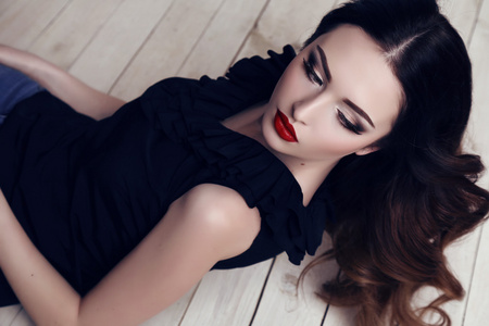 亮妆女人美丽性感的女人,黑头发,亮妆照片