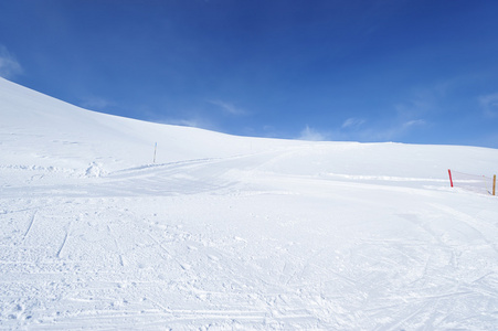 山与雪的冬天