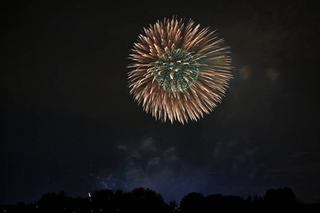 城市莫斯科2018夜节日轻的划船运河, 开放天