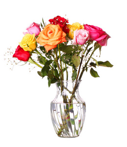 孤立在白色背景上的花瓶中的玫瑰花束