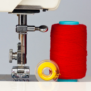 缝纫机和卷筒与线程