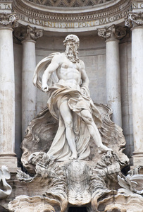 在罗马，意大利的特雷维喷泉的主雕像的详细信息