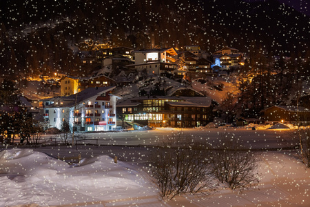 高山滑雪度假村 solden 奥地利在晚上