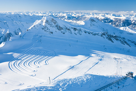 kitzsteinhorn 滑雪胜地卡普伦，奥地利阿尔卑斯山附近的斜坡