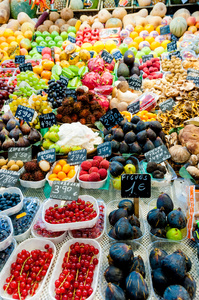 水果店里在巴塞罗那的 la boqueria 市场