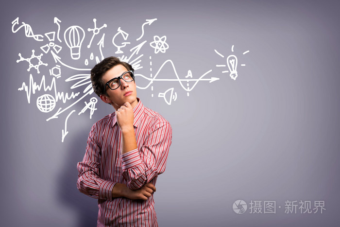 年轻人科学家戴着眼镜的思考