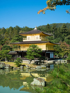 金阁寺金阁寺是禅宗佛寺和旅游目的地, 在日本京都享有盛誉