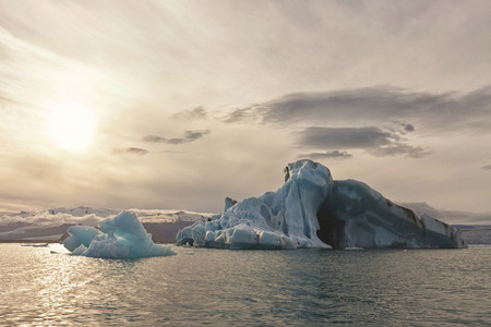 冰山在冰岛 Jokulsarlon 冰川湖