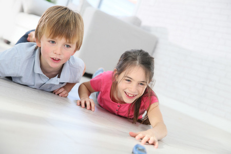 孩子们放下图片